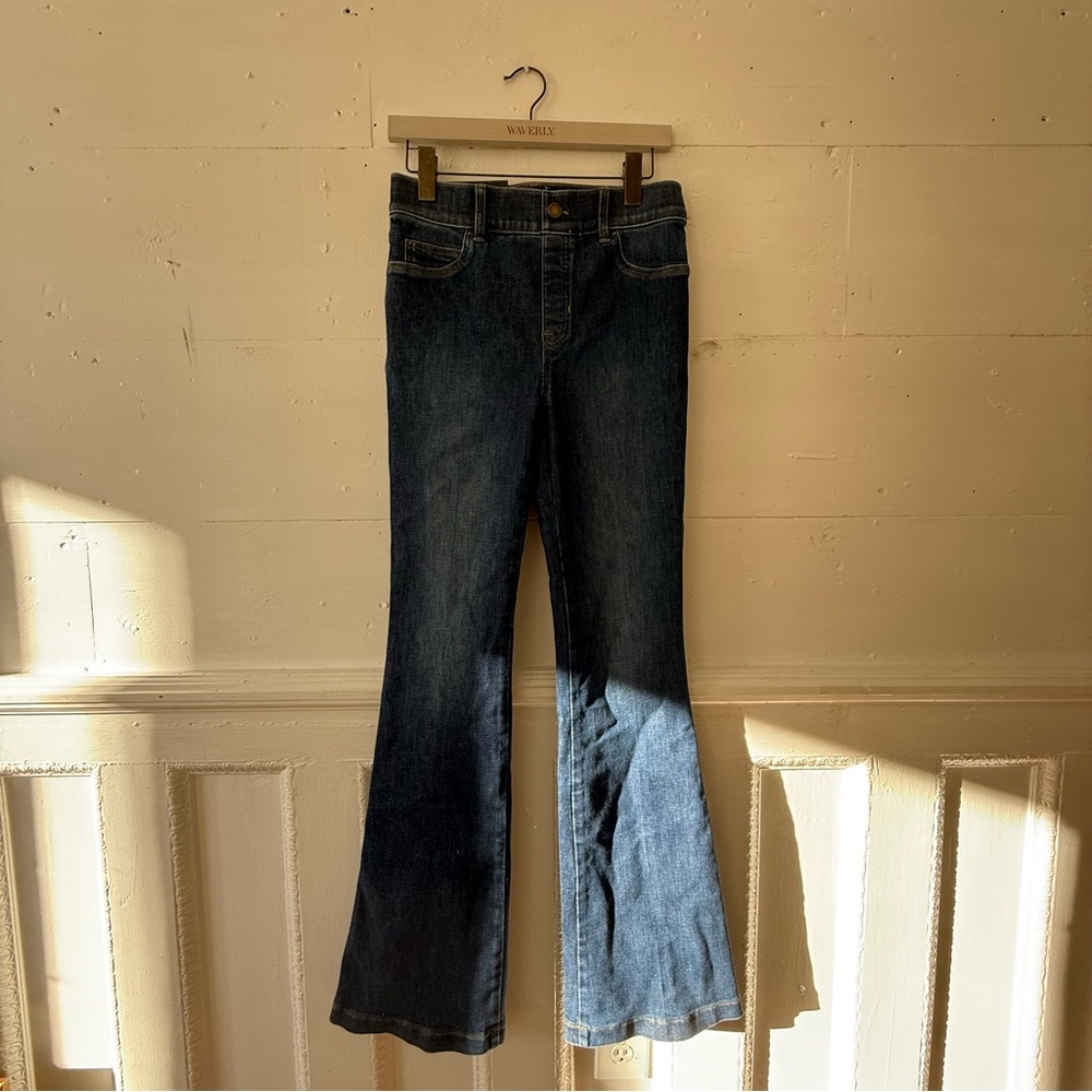 NWT SPANX everywear authentic blue pull on Flare Jeans size small - Picture 3 of 10